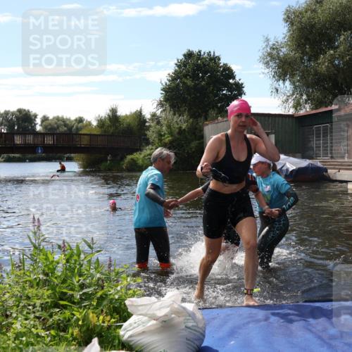 31.08.2025 - Elbe Triathlon Hamburg Luisa Fischer http://msf.ph/oto/8680341 31.08.2025 14:38:06 Schwimmen  meine-sportfotos.de