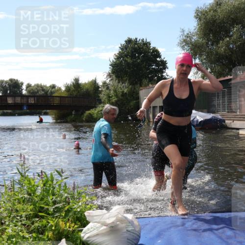 31.08.2025 - Elbe Triathlon Hamburg Luisa Fischer http://msf.ph/oto/8680343 31.08.2025 14:38:06 Schwimmen  meine-sportfotos.de