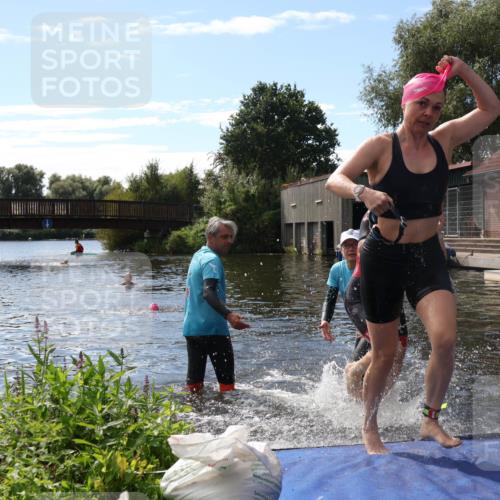 31.08.2025 - Elbe Triathlon Hamburg Luisa Fischer http://msf.ph/oto/8680344 31.08.2025 14:38:07 Schwimmen  meine-sportfotos.de