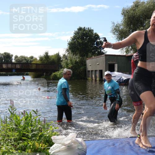 31.08.2025 - Elbe Triathlon Hamburg Luisa Fischer http://msf.ph/oto/8680346 31.08.2025 14:38:07 Schwimmen  meine-sportfotos.de
