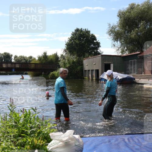 31.08.2025 - Elbe Triathlon Hamburg Luisa Fischer http://msf.ph/oto/8680350 31.08.2025 14:38:08 Schwimmen  meine-sportfotos.de