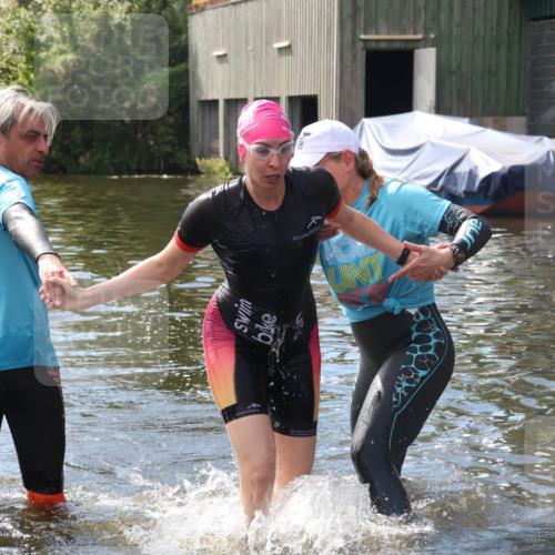 31.08.2025 - Elbe Triathlon Hamburg Luisa Fischer http://msf.ph/oto/8680353 31.08.2025 14:38:18 Schwimmen  meine-sportfotos.de