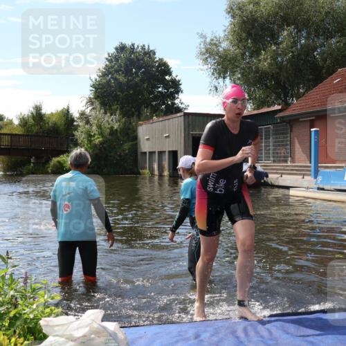 31.08.2025 - Elbe Triathlon Hamburg Luisa Fischer http://msf.ph/oto/8680360 31.08.2025 14:38:20 Schwimmen  meine-sportfotos.de