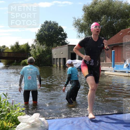 31.08.2025 - Elbe Triathlon Hamburg Luisa Fischer http://msf.ph/oto/8680362 31.08.2025 14:38:20 Schwimmen  meine-sportfotos.de