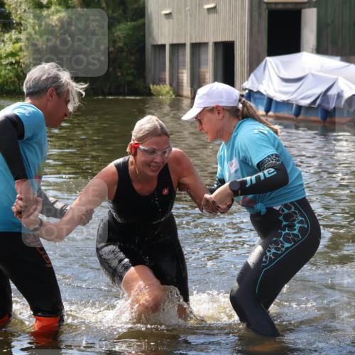 31.08.2025 - Elbe Triathlon Hamburg Luisa Fischer http://msf.ph/oto/8680369 31.08.2025 14:38:28 Schwimmen  meine-sportfotos.de