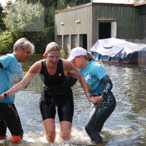 31.08.2025 - Elbe Triathlon Hamburg Luisa Fischer http://msf.ph/oto/8680371 31.08.2025 14:38:28 Schwimmen  meine-sportfotos.de
