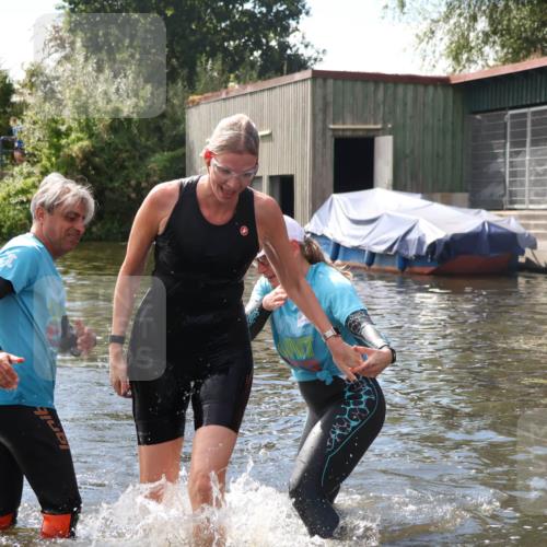 31.08.2025 - Elbe Triathlon Hamburg Luisa Fischer http://msf.ph/oto/8680372 31.08.2025 14:38:29 Schwimmen  meine-sportfotos.de
