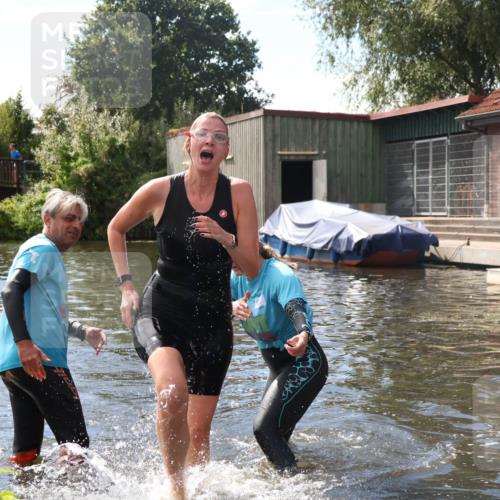 31.08.2025 - Elbe Triathlon Hamburg Luisa Fischer http://msf.ph/oto/8680374 31.08.2025 14:38:29 Schwimmen  meine-sportfotos.de