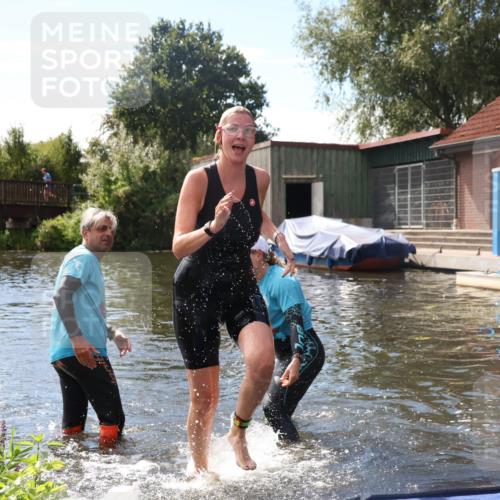 31.08.2025 - Elbe Triathlon Hamburg Luisa Fischer http://msf.ph/oto/8680376 31.08.2025 14:38:29 Schwimmen  meine-sportfotos.de