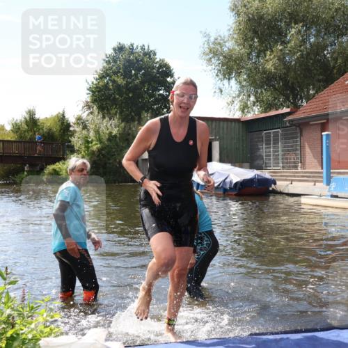 31.08.2025 - Elbe Triathlon Hamburg Luisa Fischer http://msf.ph/oto/8680377 31.08.2025 14:38:30 Schwimmen  meine-sportfotos.de