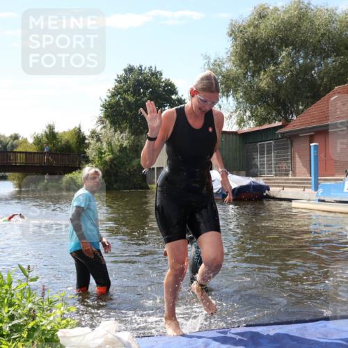 31.08.2025 - Elbe Triathlon Hamburg Luisa Fischer http://msf.ph/oto/8680378 31.08.2025 14:38:30 Schwimmen  meine-sportfotos.de