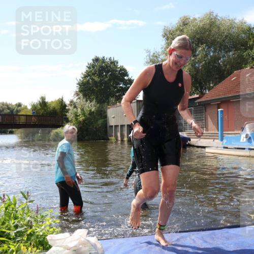 31.08.2025 - Elbe Triathlon Hamburg Luisa Fischer http://msf.ph/oto/8680380 31.08.2025 14:38:30 Schwimmen  meine-sportfotos.de