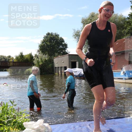 31.08.2025 - Elbe Triathlon Hamburg Luisa Fischer http://msf.ph/oto/8680382 31.08.2025 14:38:31 Schwimmen  meine-sportfotos.de
