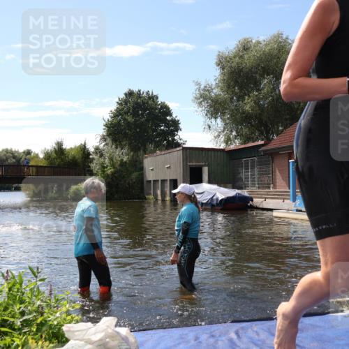 31.08.2025 - Elbe Triathlon Hamburg Luisa Fischer http://msf.ph/oto/8680384 31.08.2025 14:38:31 Schwimmen  meine-sportfotos.de