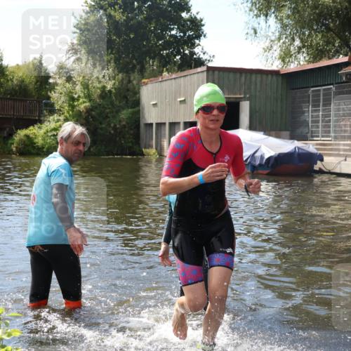 31.08.2025 - Elbe Triathlon Hamburg Luisa Fischer http://msf.ph/oto/8680393 31.08.2025 14:38:46 Schwimmen  meine-sportfotos.de