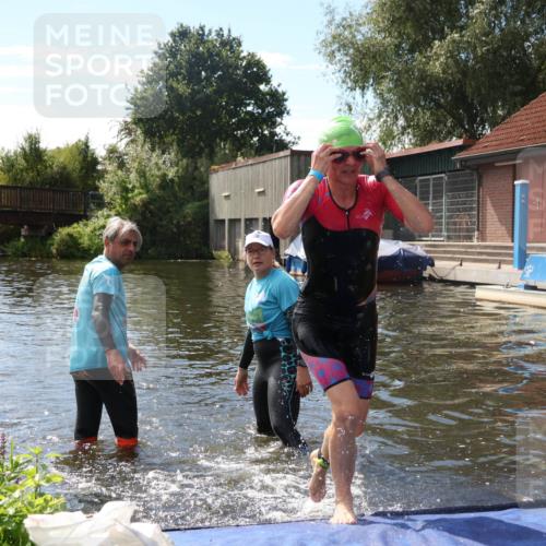 31.08.2025 - Elbe Triathlon Hamburg Luisa Fischer http://msf.ph/oto/8680395 31.08.2025 14:38:46 Schwimmen  meine-sportfotos.de