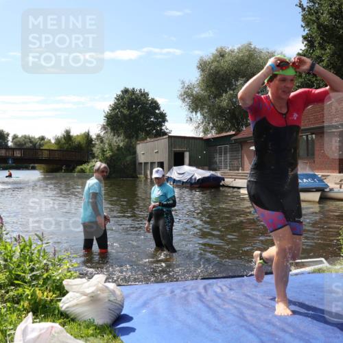 31.08.2025 - Elbe Triathlon Hamburg Luisa Fischer http://msf.ph/oto/8680398 31.08.2025 14:38:47 Schwimmen  meine-sportfotos.de