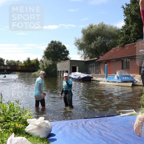 31.08.2025 - Elbe Triathlon Hamburg Luisa Fischer http://msf.ph/oto/8680400 31.08.2025 14:38:47 Schwimmen  meine-sportfotos.de