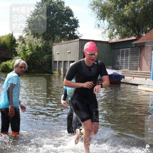 31.08.2025 - Elbe Triathlon Hamburg Luisa Fischer http://msf.ph/oto/8680403 31.08.2025 14:39:14 Schwimmen  meine-sportfotos.de