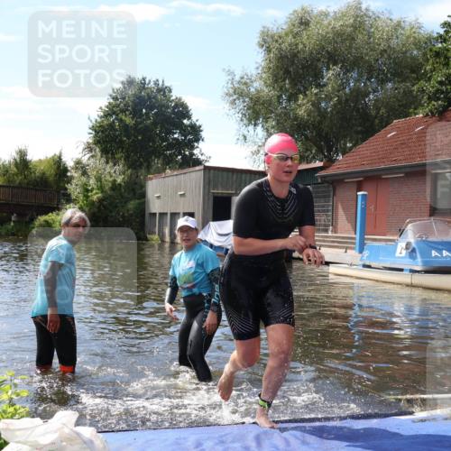 31.08.2025 - Elbe Triathlon Hamburg Luisa Fischer http://msf.ph/oto/8680405 31.08.2025 14:39:15 Schwimmen  meine-sportfotos.de