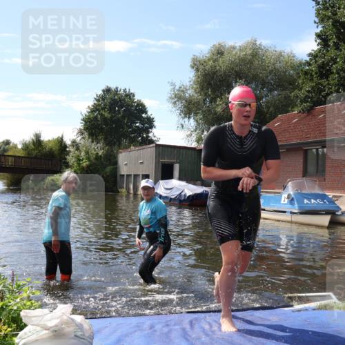 31.08.2025 - Elbe Triathlon Hamburg Luisa Fischer http://msf.ph/oto/8680407 31.08.2025 14:39:15 Schwimmen  meine-sportfotos.de