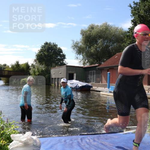 31.08.2025 - Elbe Triathlon Hamburg Luisa Fischer http://msf.ph/oto/8680408 31.08.2025 14:39:15 Schwimmen  meine-sportfotos.de