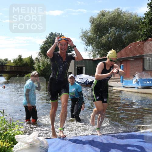 31.08.2025 - Elbe Triathlon Hamburg Luisa Fischer http://msf.ph/oto/8680421 31.08.2025 14:39:42 Schwimmen  meine-sportfotos.de