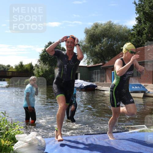 31.08.2025 - Elbe Triathlon Hamburg Luisa Fischer http://msf.ph/oto/8680422 31.08.2025 14:39:42 Schwimmen  meine-sportfotos.de