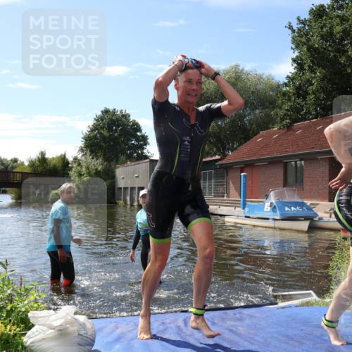 31.08.2025 - Elbe Triathlon Hamburg Luisa Fischer http://msf.ph/oto/8680423 31.08.2025 14:39:42 Schwimmen  meine-sportfotos.de