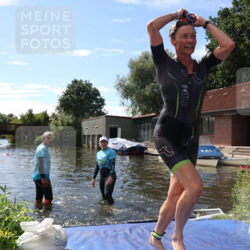 31.08.2025 - Elbe Triathlon Hamburg Luisa Fischer http://msf.ph/oto/8680425 31.08.2025 14:39:43 Schwimmen  meine-sportfotos.de