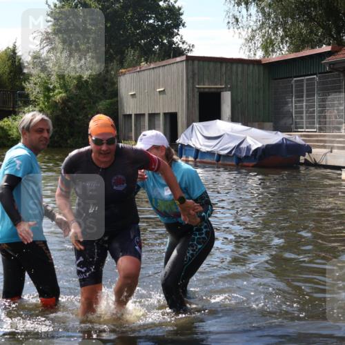 31.08.2025 - Elbe Triathlon Hamburg Luisa Fischer http://msf.ph/oto/8680427 31.08.2025 14:40:11 Schwimmen  meine-sportfotos.de