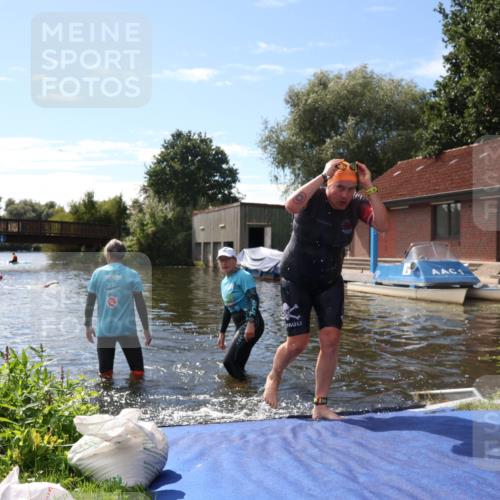 31.08.2025 - Elbe Triathlon Hamburg Luisa Fischer http://msf.ph/oto/8680435 31.08.2025 14:40:12 Schwimmen  meine-sportfotos.de