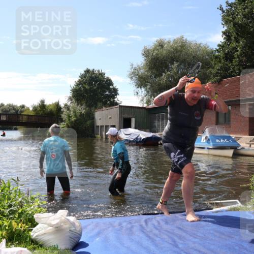 31.08.2025 - Elbe Triathlon Hamburg Luisa Fischer http://msf.ph/oto/8680436 31.08.2025 14:40:13 Schwimmen  meine-sportfotos.de