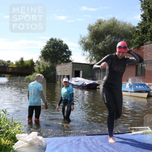 31.08.2025 - Elbe Triathlon Hamburg Luisa Fischer http://msf.ph/oto/8680447 31.08.2025 14:40:54 Schwimmen  meine-sportfotos.de