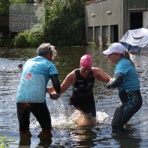 31.08.2025 - Elbe Triathlon Hamburg Luisa Fischer http://msf.ph/oto/8680459 31.08.2025 14:42:08 Schwimmen  meine-sportfotos.de