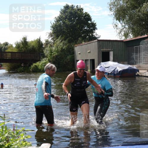31.08.2025 - Elbe Triathlon Hamburg Luisa Fischer http://msf.ph/oto/8680462 31.08.2025 14:42:08 Schwimmen  meine-sportfotos.de