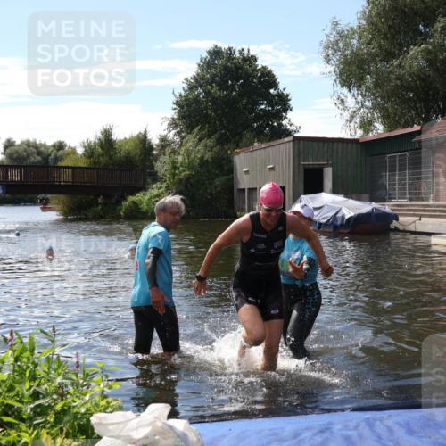 31.08.2025 - Elbe Triathlon Hamburg Luisa Fischer http://msf.ph/oto/8680463 31.08.2025 14:42:09 Schwimmen  meine-sportfotos.de
