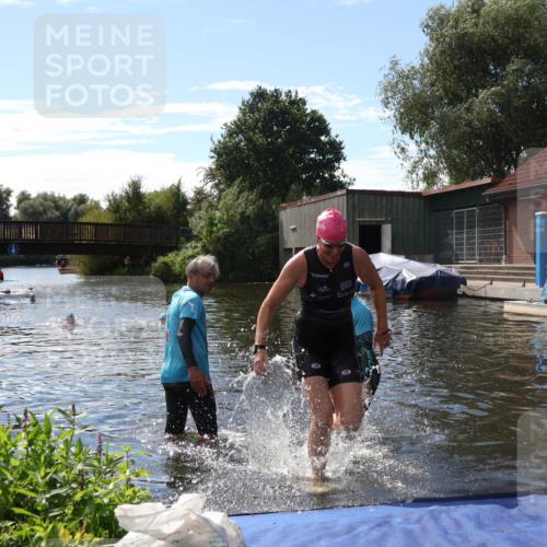 31.08.2025 - Elbe Triathlon Hamburg Luisa Fischer http://msf.ph/oto/8680465 31.08.2025 14:42:09 Schwimmen  meine-sportfotos.de