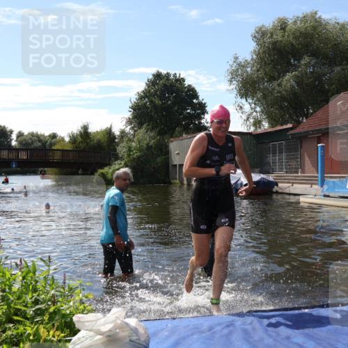 31.08.2025 - Elbe Triathlon Hamburg Luisa Fischer http://msf.ph/oto/8680467 31.08.2025 14:42:09 Schwimmen  meine-sportfotos.de