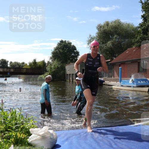 31.08.2025 - Elbe Triathlon Hamburg Luisa Fischer http://msf.ph/oto/8680468 31.08.2025 14:42:10 Schwimmen  meine-sportfotos.de
