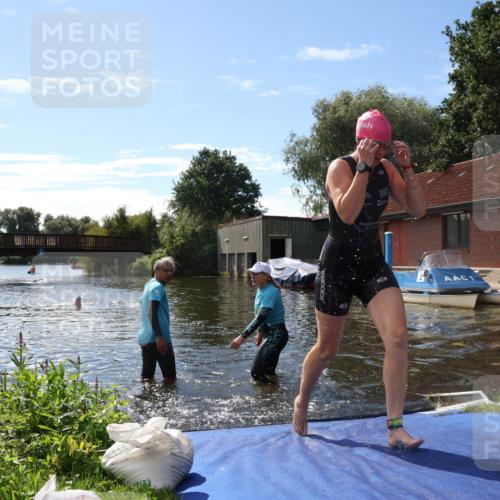 31.08.2025 - Elbe Triathlon Hamburg Luisa Fischer http://msf.ph/oto/8680470 31.08.2025 14:42:10 Schwimmen  meine-sportfotos.de