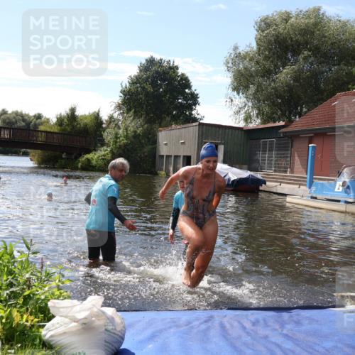 31.08.2025 - Elbe Triathlon Hamburg Luisa Fischer http://msf.ph/oto/8680477 31.08.2025 14:42:34 Schwimmen  meine-sportfotos.de