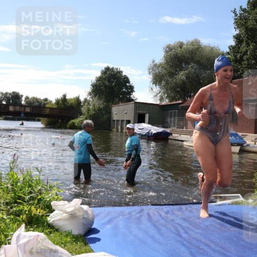31.08.2025 - Elbe Triathlon Hamburg Luisa Fischer http://msf.ph/oto/8680482 31.08.2025 14:42:35 Schwimmen  meine-sportfotos.de