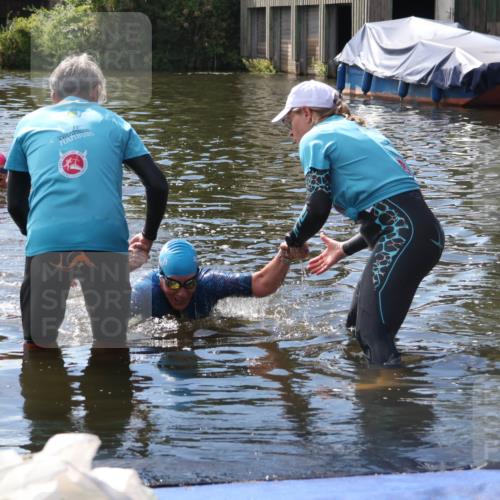 31.08.2025 - Elbe Triathlon Hamburg Luisa Fischer http://msf.ph/oto/8680483 31.08.2025 14:42:50 Schwimmen  meine-sportfotos.de