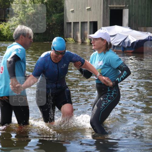 31.08.2025 - Elbe Triathlon Hamburg Luisa Fischer http://msf.ph/oto/8680490 31.08.2025 14:42:51 Schwimmen  meine-sportfotos.de