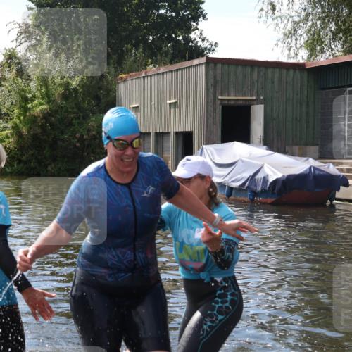 31.08.2025 - Elbe Triathlon Hamburg Luisa Fischer http://msf.ph/oto/8680494 31.08.2025 14:42:52 Schwimmen  meine-sportfotos.de