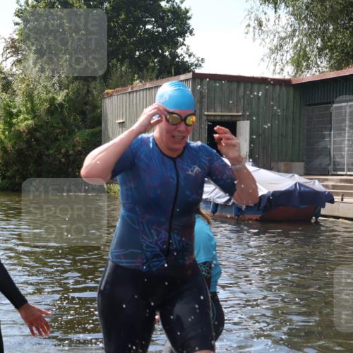 31.08.2025 - Elbe Triathlon Hamburg Luisa Fischer http://msf.ph/oto/8680496 31.08.2025 14:42:53 Schwimmen  meine-sportfotos.de