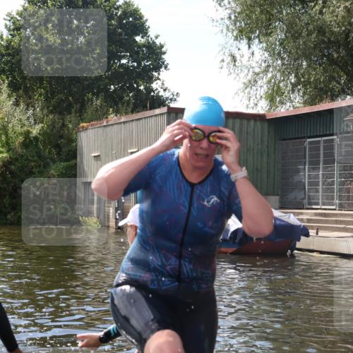 31.08.2025 - Elbe Triathlon Hamburg Luisa Fischer http://msf.ph/oto/8680498 31.08.2025 14:42:53 Schwimmen  meine-sportfotos.de