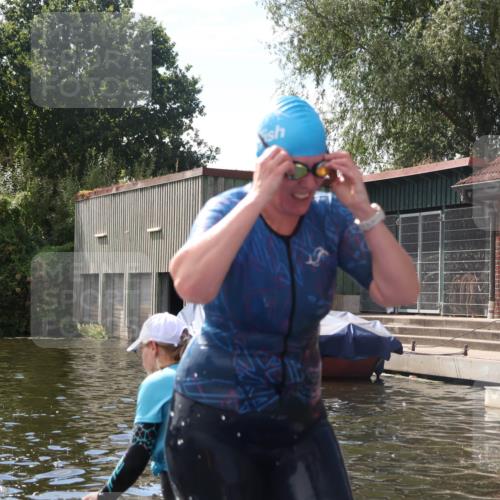 31.08.2025 - Elbe Triathlon Hamburg Luisa Fischer http://msf.ph/oto/8680499 31.08.2025 14:42:53 Schwimmen  meine-sportfotos.de