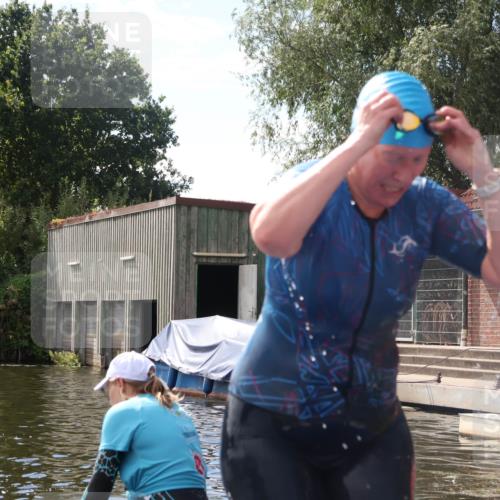 31.08.2025 - Elbe Triathlon Hamburg Luisa Fischer http://msf.ph/oto/8680501 31.08.2025 14:42:54 Schwimmen  meine-sportfotos.de